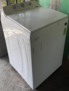 a white washing machine sitting on the ground at Casa Aquino in Santa Cruz Analquito