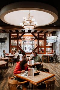 a group of people sitting at tables in a restaurant at Hotel Gillow in Mexico City