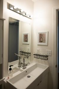 a bathroom with a sink and a large mirror at Cheng Rental in Surrey +20 photos