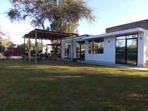 a white house with a large yard at Casa Rústica Diaz in Ica