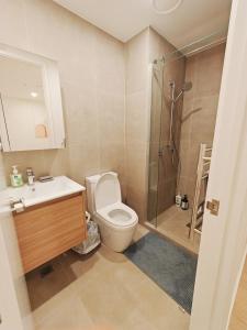 a bathroom with a toilet and a shower at The Urban Nest 613 in Wellington +11 photos