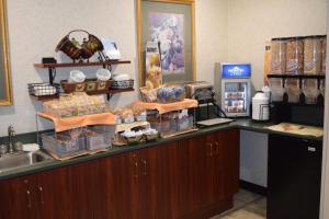 Dapur atau dapur kecil di Microtel Inn & Suites by Wyndham Rock Hill/Charlotte Area