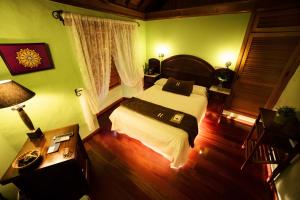 Giường trong phòng chung tại Hotel Rural Casa de Los Camellos