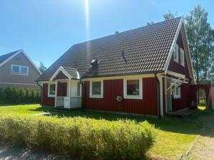 a red house with a gambrel roof at Villa Konga in Konga