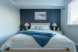 a bedroom with a bed with a blue blanket on it at The Rye Reset in Rye