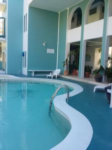 A piscina em ou perto de Delphinus Inn