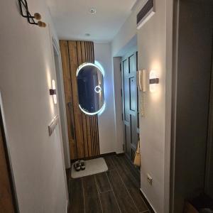 a hallway with a door and a round window at Stan na dan Bijeljina centar 2 in Bijeljina