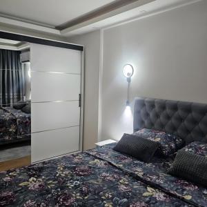 a bedroom with a bed and a large closet at Stan na dan Bijeljina centar 2 in Bijeljina