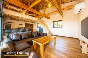 a living room with a couch and a table at 千葉地域ランキング1位獲得の贅沢な貸別荘全4棟 in Hota