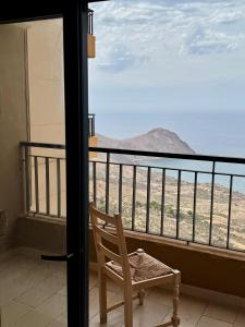 a chair on a balcony with a view of the desert at Residence Jade in Bir el Djir