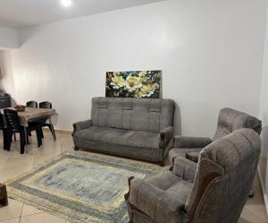a living room with a couch and a chair at Residence Jade in Bir el Djir