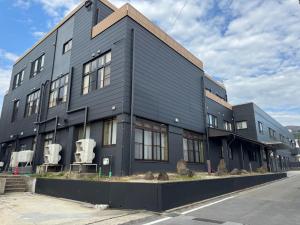 a black building with windows on a street at ホテルいづみや in Aizuwakamatsu