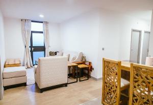a living room with a dining room table and chairs at Apartment in Tilisi in Gatimu