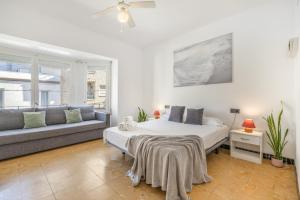 a living room with a bed and a couch at Cambrils in Cambrils