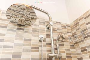 a shower with a shower head in a bathroom at Il Volto, Terre Marine in Pignone +15 photos