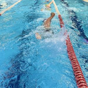 a person in a swimming pool in a swimming pool at Dimora Coloré in Nereto