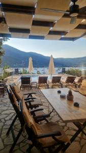 a patio with lounge chairs and a view of the mountains at Villa Panorea in Yénion