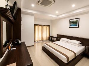 a bedroom with a large bed in a room at Rajarata Hotel Anuradhapura in Anuradhapura