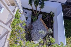 a large vase sitting in the middle of a garden at GuestReady - Doctor House in Horta