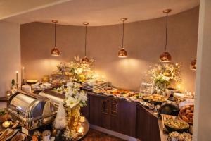a kitchen with a buffet with food and candles at Stadtperle Rostock in Rostock +33 photos