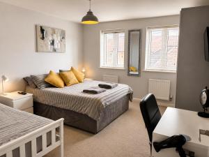 a bedroom with a bed and a table and a desk at Harwell Haven Large 4BR Home Garden & Parking in Chilton