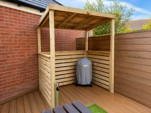 a wooden pergola on a wooden deck at Harwell Haven Large 4BR Home Garden & Parking in Chilton +20 photos