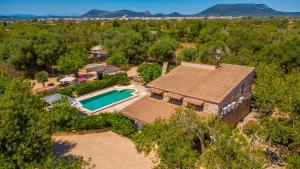 an aerial view of a house with a swimming pool at Can Rosillo in Llucmajor