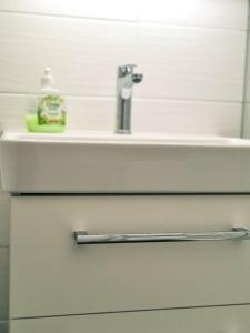 a bathroom with a sink and a white counter top at Nika Apartment - Aare Jungfrau AG in Grindelwald
