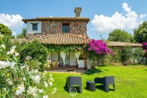 an external view of a house with flowers at Estay - Tanca de Mar in Maracalagonis