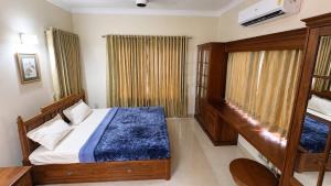 a small bedroom with a bed at Sky Villa in Trichūr