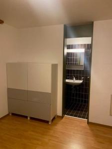 an empty room with a sink and a bathroom at Cameretta Pineta Carì in Molare