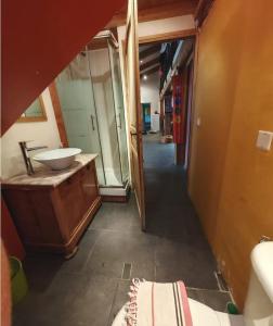 a bathroom with a sink and a mirror at Gîte bergerie in Bargème