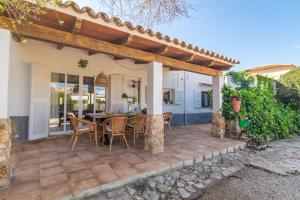 a patio with a table and chairs on it at Sol I Vent in Cala Santanyi