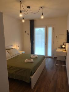 a bedroom with a bed and a desk and a window at PiaveHome in San Donà di Piave