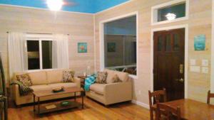 Gallery image of Serenity Beach Cottages in Utila