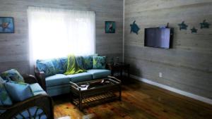Gallery image of Serenity Beach Cottages in Utila