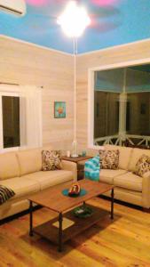 Gallery image of Serenity Beach Cottages in Utila