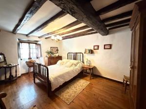 a bedroom with a bed and a wooden floor at Casa rural Garata in Arantza