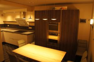 Kjøkken eller kjøkkenkrok på J and R Brussels City Apartment