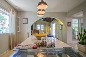 a kitchen with a counter with food on it at Villa avec piscine à Saint-Gilles les Bains, 260 m², 9 pers. in Saint-Gilles-les-Bains