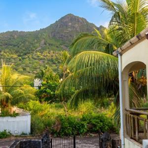 Gallery image of Welcoming villa with sea, mountain, and garden views in Coteau Raffin