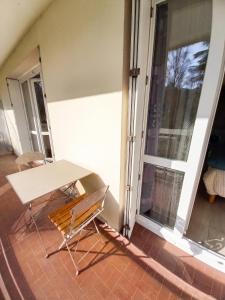 a table and a chair in a room with a window at Appartement charmant à Chambéry de 35 m² + balcon privatif in Chambéry