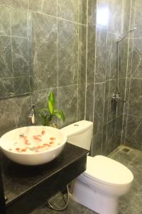 Phòng tắm tại Hoi An Green View Homestay & Villa