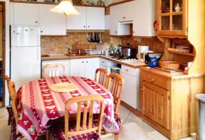 a kitchen with a table with a tablecloth on it at Appartement spacieux à Le Monêtier-les-Bains - 75 m² avec vue in Le Monêtier-les-Bains