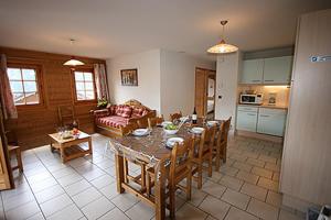 a kitchen and living room with a table and chairs at Appartement spacieux à Châtel 120 m² avec terrasse privée in Châtel