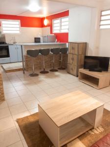 a kitchen with a table and some bar stools at Appartement charmant à Sainte-Luce avec vue sur la montagne in Sainte-Luce
