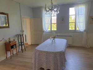 a room with a table with a white table cloth at Charming room in Sornay