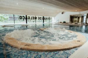 a hot tub filled with water in a swimming pool at Bungalow Refúgio do Pezo T0 in Melgaço