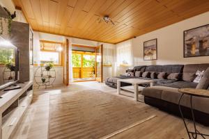 a living room with a couch and a table at Ferienwohnung Leibnitz Südsteiermark in Leibnitz