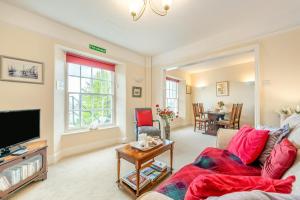 a living room with a couch and a tv at 1 Bed in Appledore oc-captv in Appledore